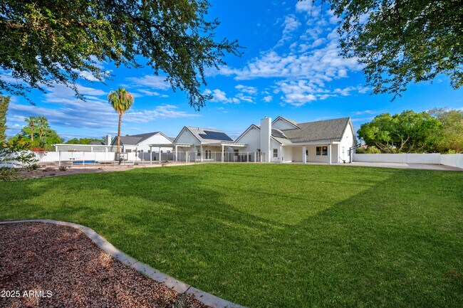 Building Photo - 4352 E Santa Rosa Pl