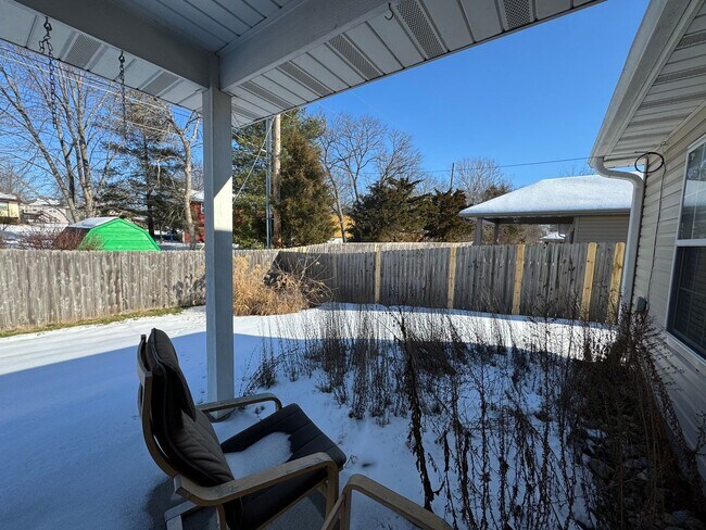 Building Photo - 3 Bedroom Home Furnished or unfurnished available