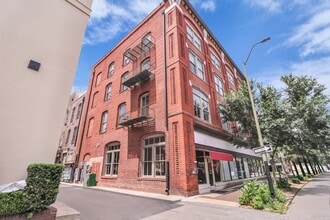 Building Photo - Stunning Corner Loft in the Heart of Historic Downtown Savannah