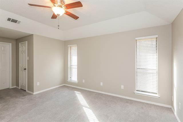 Building Photo - 521 Anglebluff Dr