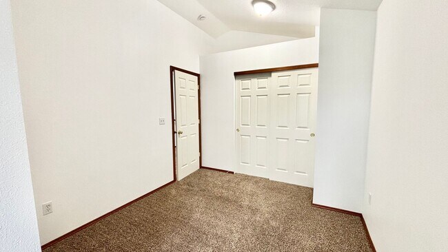 Building Photo - N0611