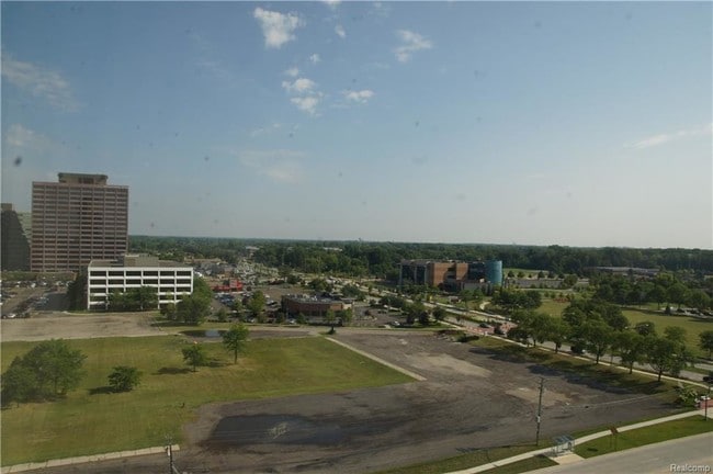 Building Photo - 5000 Town Center