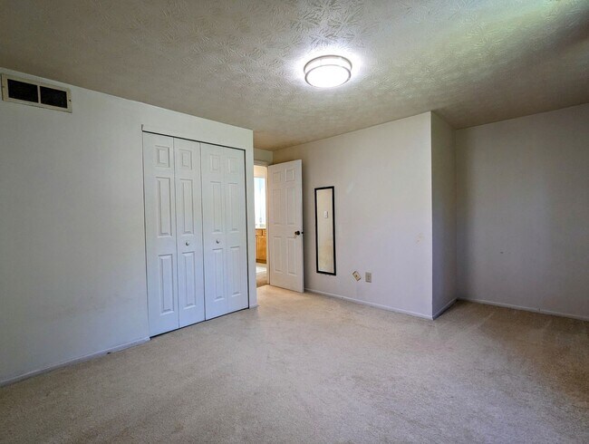 Building Photo - Center Hall Colonial for rent in Hudson!