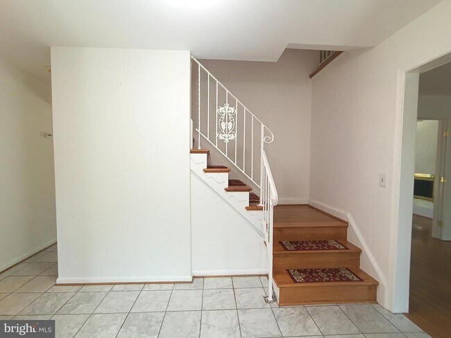 Building Photo - 8835 Tuckerman Ln
