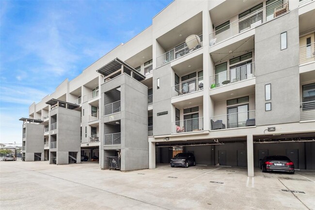 Building Photo - 2401 Crawford St