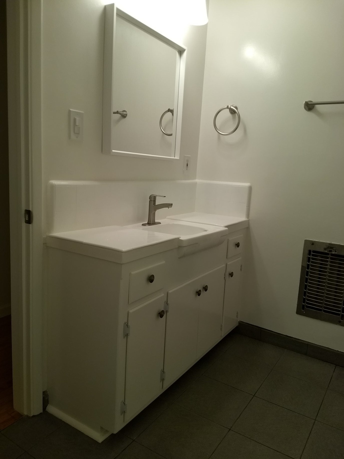 front bathroom - 21 Alamitos Ave