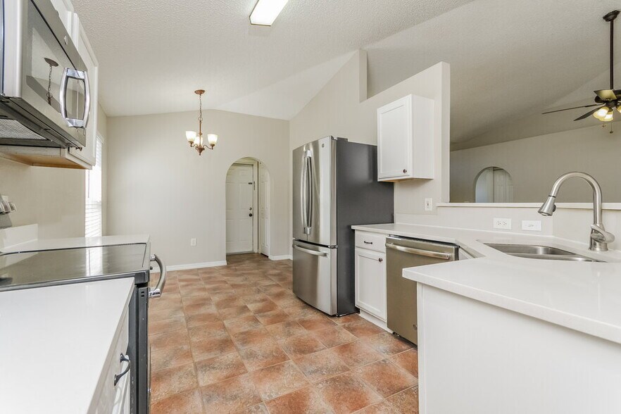 Building Photo - 15922 Wilkinson Dr