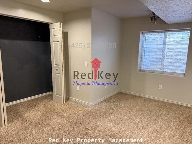 Building Photo - 1380 Single Family Home