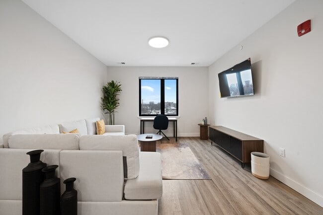 Building Photo - 72 S Essex Ave