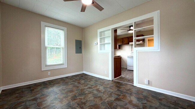 Building Photo - 540 Oakwood St