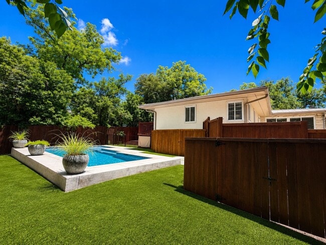 Building Photo - Luxury Terrell Hills Lease with 2025 Remodel, New Salt-Chlorinated Pool & Outdoor Living!  Beauti...