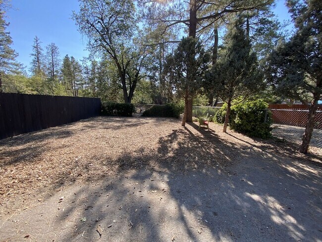 Building Photo - 26785 Cedar St