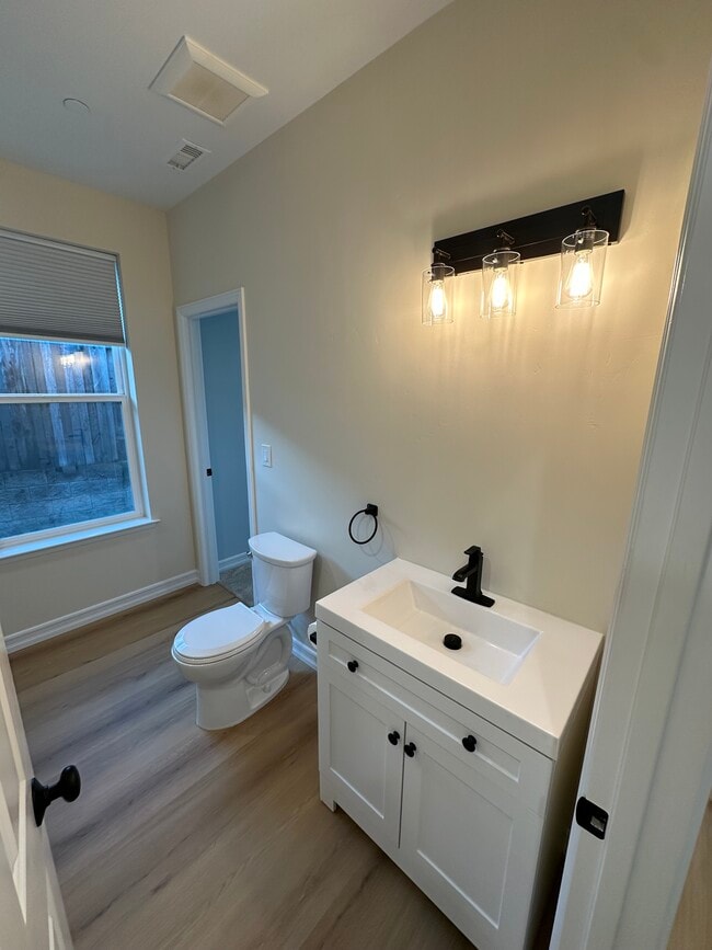 Building Photo - 12 Mast Ct