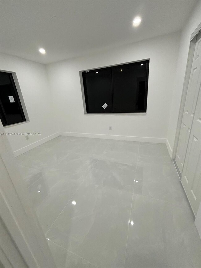 Building Photo - 6813 SW 10th Ct