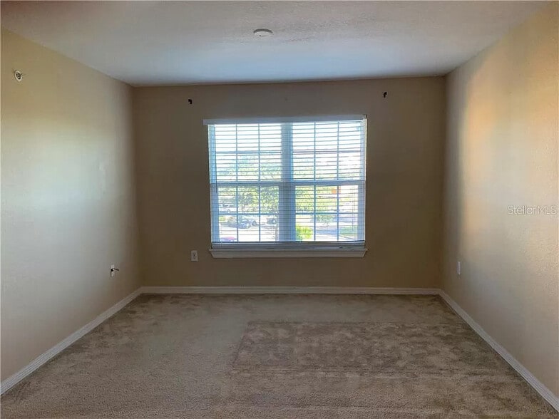 Building Photo - 5475 Vineland Rd