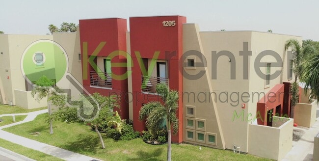 Building Photo - 2B/2.5B Townhome in gated community 2 months FREE RENT PROMO!!