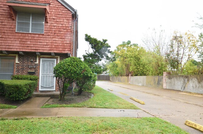 Building Photo - 2372 Triway Ln