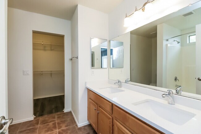 Building Photo - 3146 W Carlos Ln