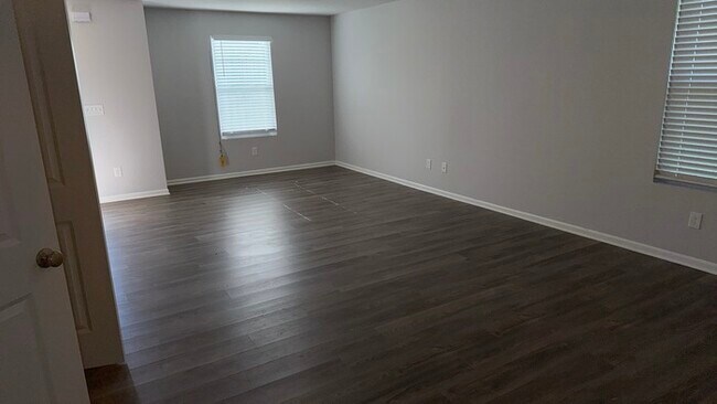 Building Photo - Lovely 3-Bedroom Home in a Quiet Kansas Ci...