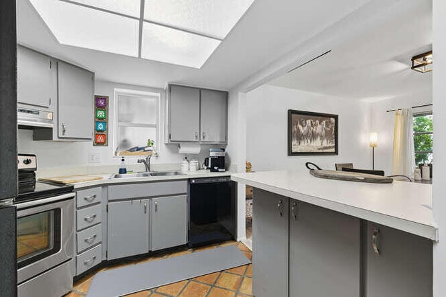 Building Photo - 111 Seabreeze Cir