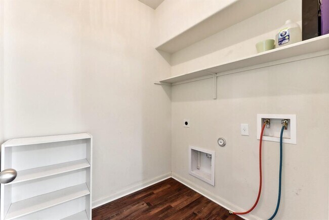 Building Photo - 310 Potters Peak Way