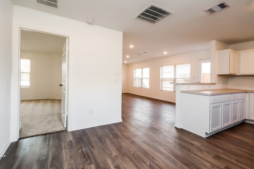 Building Photo - 32722 Orchard Haze Dr