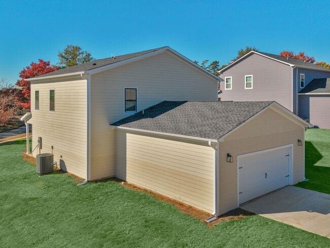 Building Photo - 223 Monarch Village Way