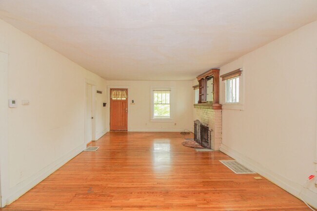 Building Photo - 1721 Cliff Dr