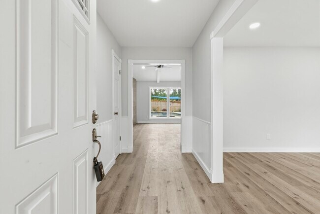 Building Photo - 15215 Parkville Dr