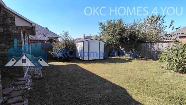 Building Photo - Beautiful 3 Bed + Office Home in Yukon off...
