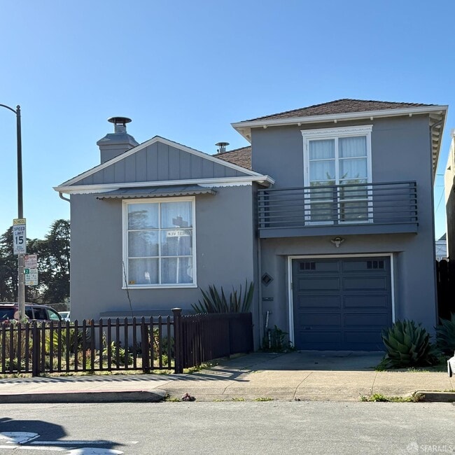 Building Photo - 1100 Eucalyptus Dr