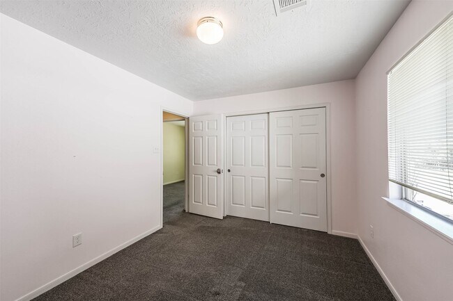Building Photo - 14403 Little Willow Walk