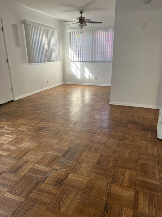 Building Photo - 2709-2711 Broadway Ave