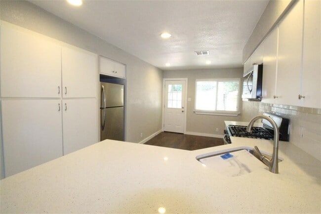 Building Photo - 10702 Lanshire Dr
