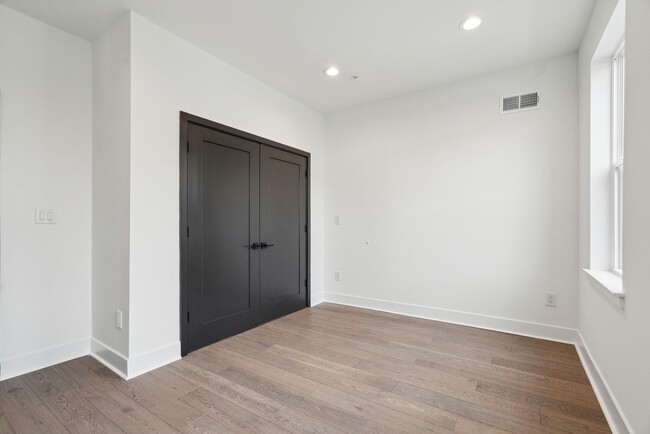 Building Photo - Brand New Townhome in Brewerytown
