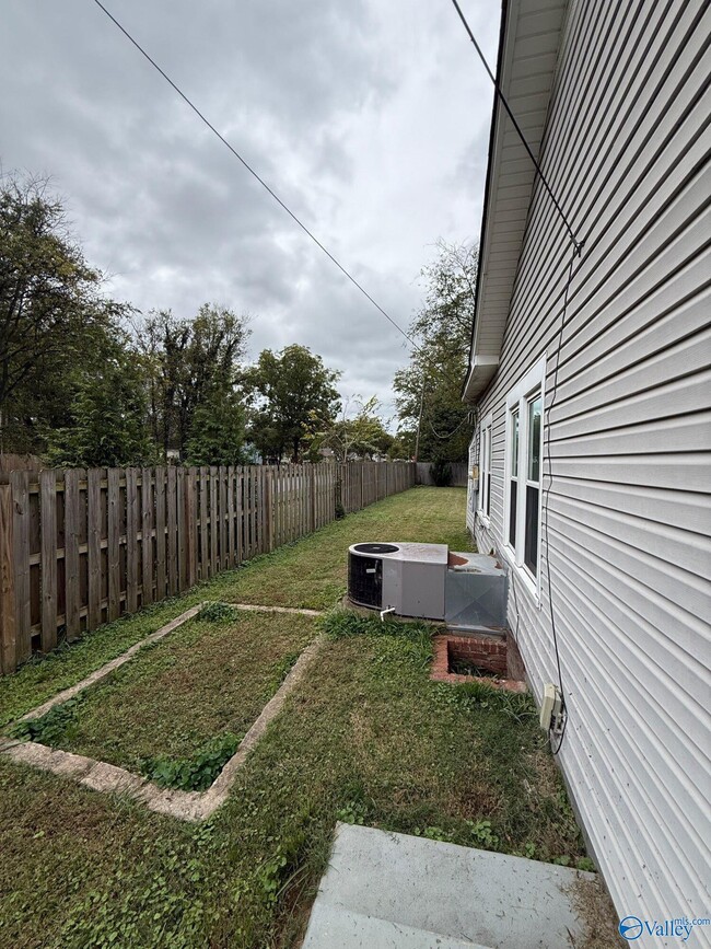 Building Photo - 2024 1st St SW