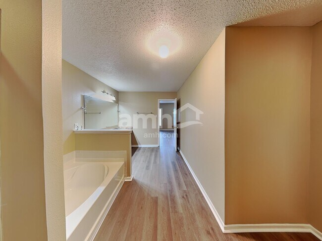 Building Photo - 10709 McClain Dr