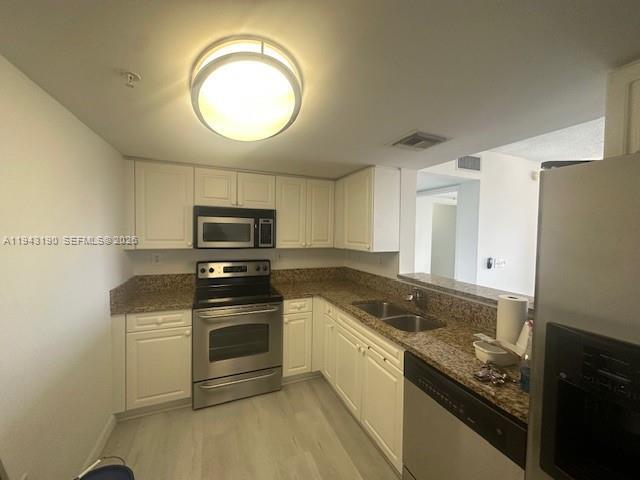 Building Photo - 520 SE 5 Ave