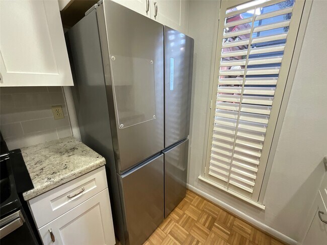 Building Photo - 2100 Commonwealth St