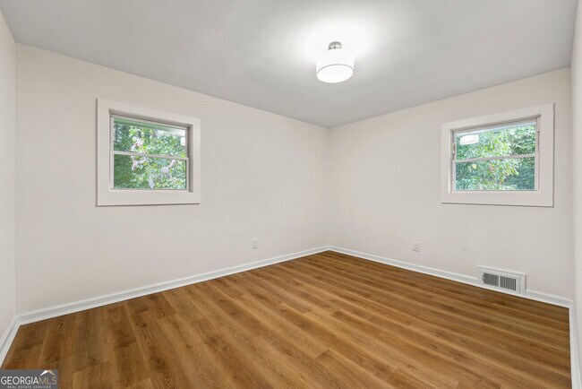 Building Photo - 1869 Joseph Ct