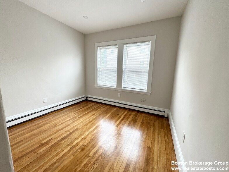 Building Photo - 57 Burrell St