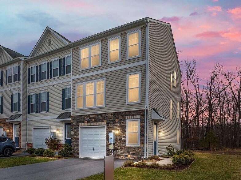 Primary Photo - 148 Solara Dr