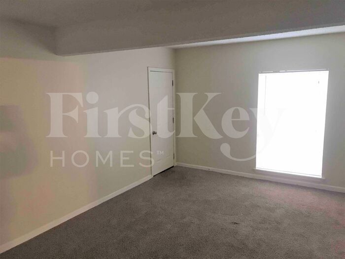 Building Photo - 2101 Hornsby Cove