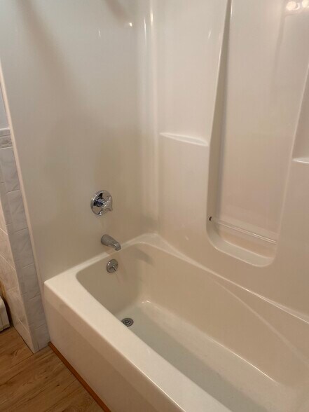 Master bathroom - 39 Saint James St