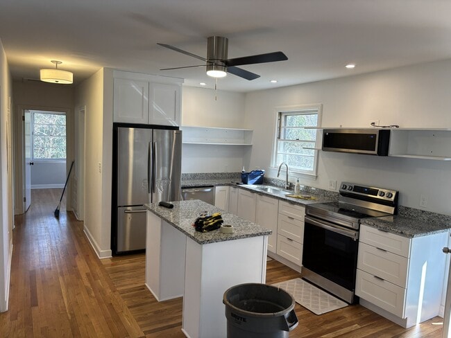 Building Photo - 1012 Powell Dr