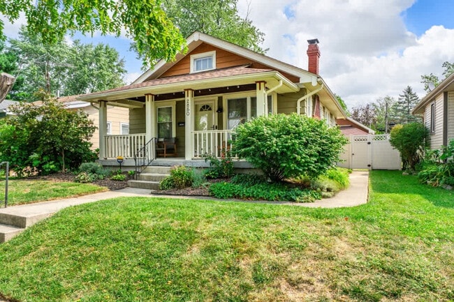 Building Photo - 2850 Hazel Ave