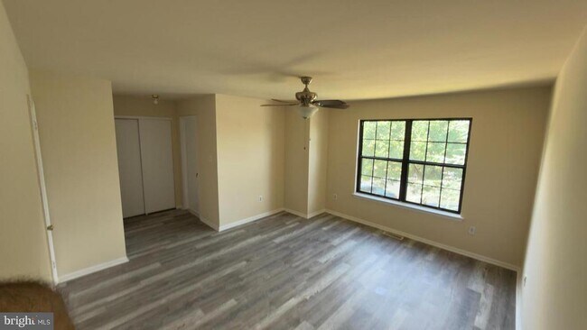 Building Photo - 224 Crown Prince Dr