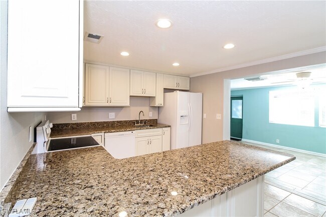 Building Photo - 1371 Poinciana Rd