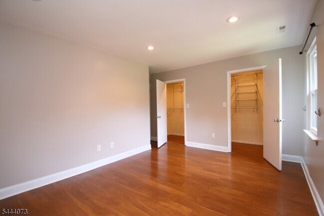 Building Photo - 1404 Normandy Ct