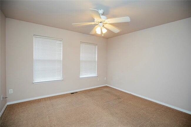 Building Photo - 903 W Peachtree Dr